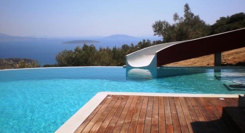 Image - Infinity Pool – Πισίνα με καταρράκτη